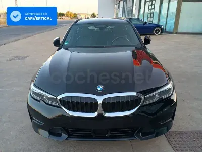 Usado BMW 330e Comfort Edition 292 CV (214 kW) 2021 Negro Familiar