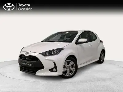 Usado Toyota Yaris Hybrid Active 116 CV (85 kW) 2025 Blanco Berlina