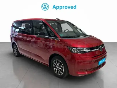 Usado VW Multivan Life 150 CV (110 kW) 2025 Rojo Monovolumen