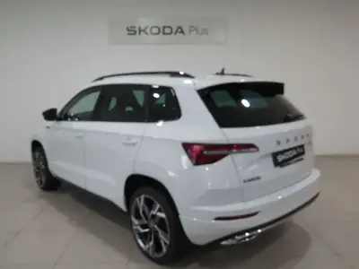 Usado Skoda Karoq SportLine 150 CV (110 kW) 2025 Blanco SUV