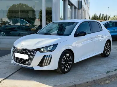 Usado Peugeot 208 Allure 102 CV (75 kW) 2025 Blanco Utilitario