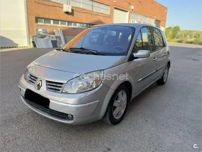 Usado Renault Scénic Dynamique 120 CV (88 kW) 2003 Gris / plata Monovolumen