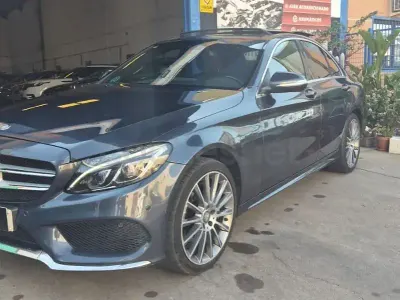 Usado Mercedes C220 AMG line 170 CV (125 kW) 2015 Gris / plata Berlina