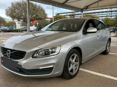 Usado Volvo V60 Kinetic 120 CV (88 kW) 2017 Gris / plata Familiar