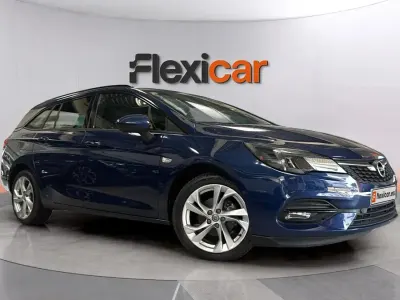 Usado Opel Astra Edition 110 CV (80 kW) 2020 Azul Familiar