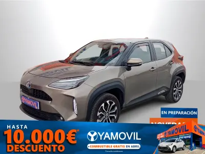 Usado Toyota Yaris Style 116 CV (85 kW) 2024 Gris Utilitario