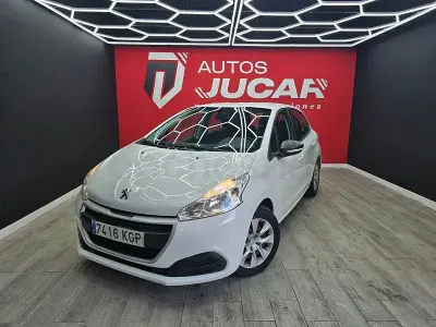 Używany Peugeot 208 Active 75 KM (55 kW) 2018 Biały Hatchback