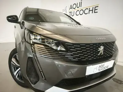 Usado Peugeot 5008 Allure 130 CV (95 kW) 2023 Gris SUV