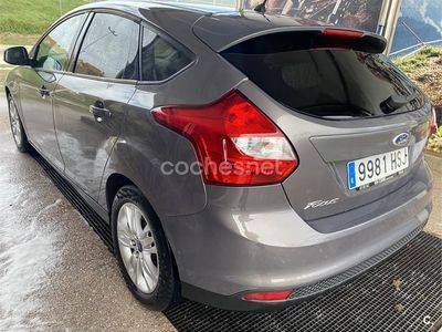 Gris / plata Usado 2013 Ford Focus Trend Berlina | 8000 € (Precio justo)