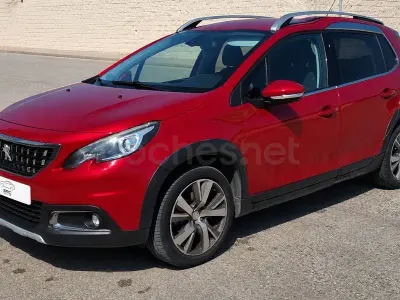 Usado Peugeot 2008 Allure 110 CV (80 kW) 2018 Rojo SUV