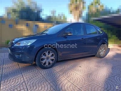 Usado Ford Focus Trend 109 CV (80 kW) 2011 Gris / plata Berlina