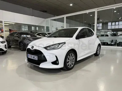 Usado Mazda 2 Exclusive-Line 116 CV (85 kW) 2023 Blanco Utilitario