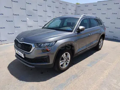 Usado Skoda Kodiaq Ambition 150 CV (110 kW) 2022 Gris / plata SUV