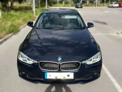 Usado BMW 318 150 CV (110 kW) 2017 Azul Berlina