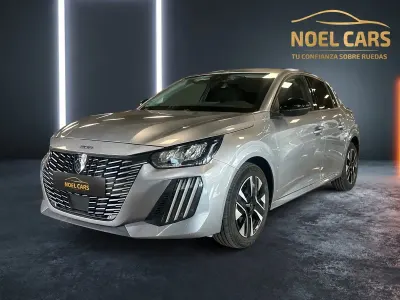 Usado Peugeot 208 Allure 100 CV (73 kW) 2023 Gris Utilitario