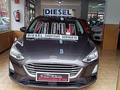 Usado Ford Focus Trend 119 CV (87 kW) 2019 Gris Berlina