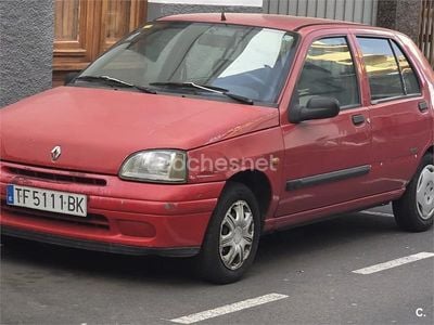 Usado Renault Clio Campus 60 CV (44 kW) 1997 Rojo Utilitario
