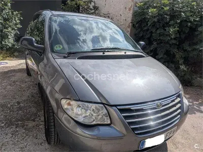 Usado Chrysler Voyager Executive 150 CV (110 kW) 2007 Gris / plata Monovolumen