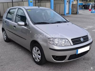 Usado Fiat Punto Dynamic 60 CV (44 kW) 2004 Gris / plata Utilitario