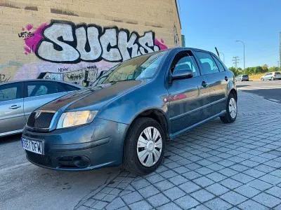 Usado Skoda Fabia 64 CV (47 kW) 2005 Azul Berlina
