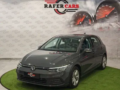 Usado VW Golf VIII Life 110 CV (80 kW) 2021 Gris / plata Berlina