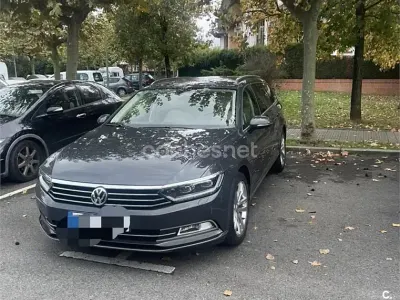 Usado VW Passat Sportline 190 CV (139 kW) 2018 Gris / plata Familiar