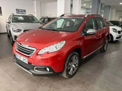 Usado Peugeot 2008 Allure 120 CV (88 kW) 2015 Burdeos SUV