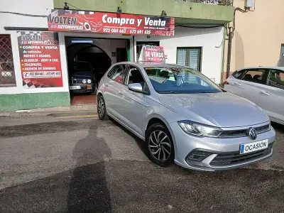 Usado VW Polo 95 CV (69 kW) 2021 Gris / plata Utilitario