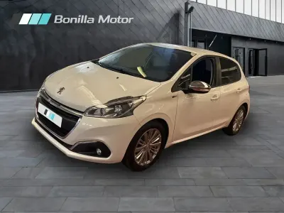 Usado Peugeot 208 Style 100 CV (73 kW) 2016 Blanco Utilitario