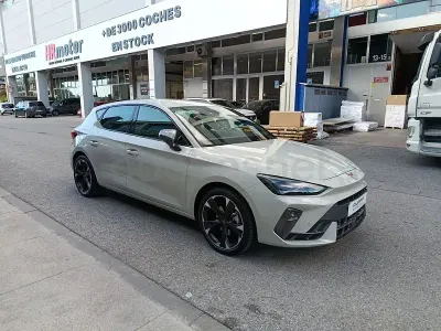Usado Cupra Leon 150 CV (110 kW) 2025 Gris / plata Berlina