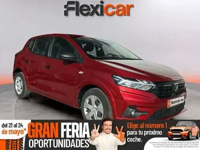 Usado Dacia Sandero Acces 67 CV (49 kW) 2021 Rojo Utilitario