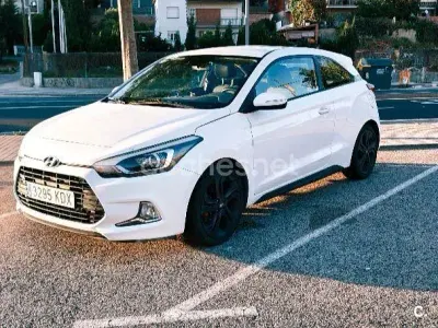Usado Hyundai i20 120 CV (88 kW) 2017 Blanco Berlina