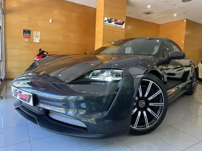 Usado Porsche Taycan Sport Turismo 389 kW (530 CV) 2022 Gris Familiar