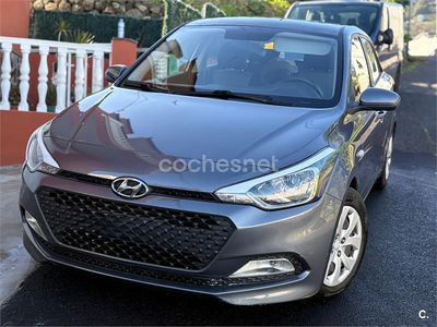 Usado Hyundai i20 GO! 84 CV (61 kW) 2017 Gris / plata Berlina