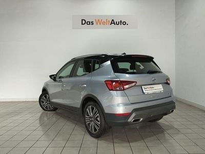 Usado Seat Arona FR 115 CV (84 kW) 2024 Gris plata SUV