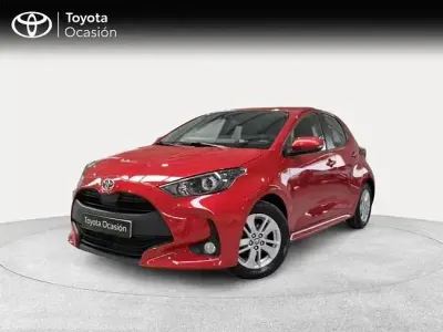 Usado Toyota Yaris Edition 125 CV (91 kW) 2022 Rojo Utilitario
