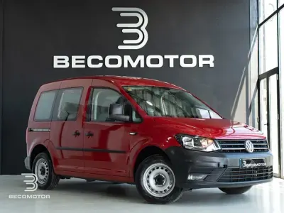 Usado VW Caddy Beach 102 CV (75 kW) 2020 Rojo Monovolumen