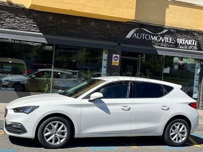 Usado Seat Leon Style 150 CV (110 kW) 2021 Blanco Berlina