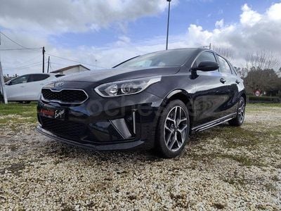 Usado Kia Ceed 136 CV (100 kW) 2021 Negro Utilitario