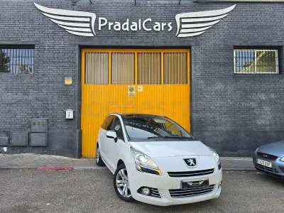 Usado Peugeot 5008 Allure 112 CV (82 kW) 2012 Blanco Monovolumen