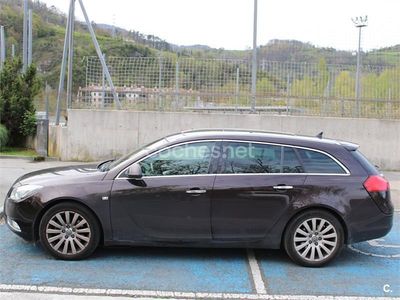 Usado Opel Insignia Cosmo 160 HP (117 kW) 2011 Castanho Carrinha