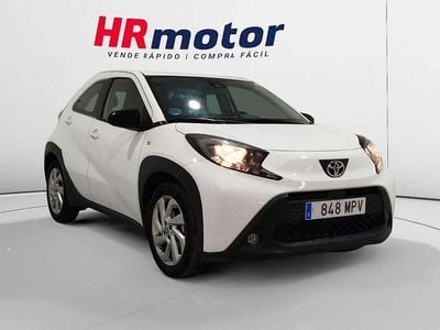 Blanco Usado 2024 Toyota Aygo Play Utilitario | 13.390 € (Precio justo)
