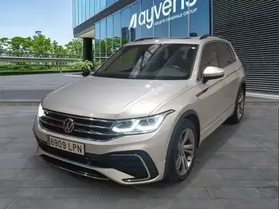 Käytetty VW Tiguan R-line 150 HP (110 kW) 2021 Hopea Katumaasturi