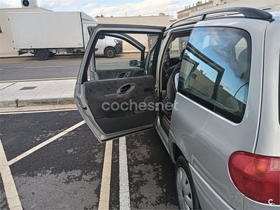 Usado Seat Alhambra 110 CV (80 kW) 1998 Gris / plata Monovolumen