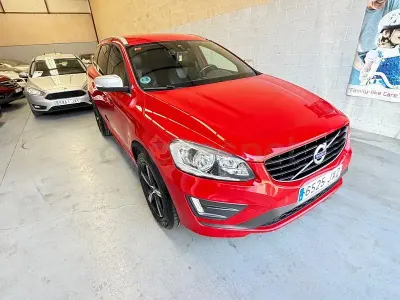 Usado Volvo XC60 R-Design Momentum 150 CV (110 kW) 2017 Rojo SUV