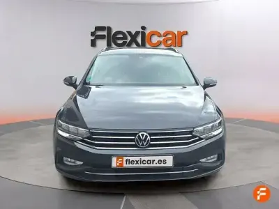 Usado VW Passat 122 CV (89 kW) 2022 Gris Familiar