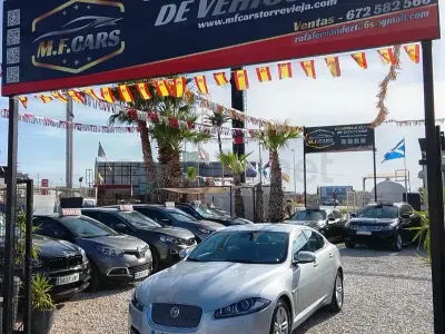 Usado Jaguar XF Premium Luxury 200 CV (147 kW) 2015 Gris / plata Berlina