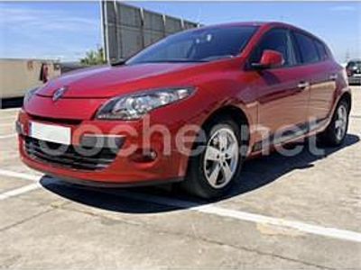 Begagnad Renault Mégane Dynamique 110 HK (80 kW) 2009 Röd Sedan