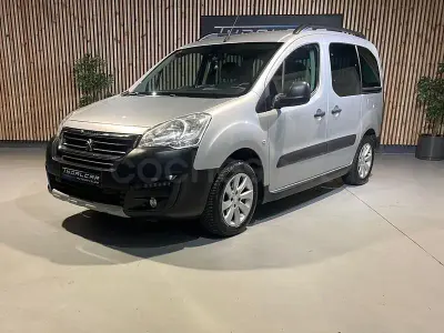 Usado Peugeot Partner Tepee Outdoor 100 CV (73 kW) 2016 Gris / plata Monovolumen