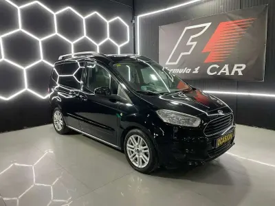 Usado Ford Tourneo Connect Titanium 101 CV (74 kW) 2015 Negro Monovolumen